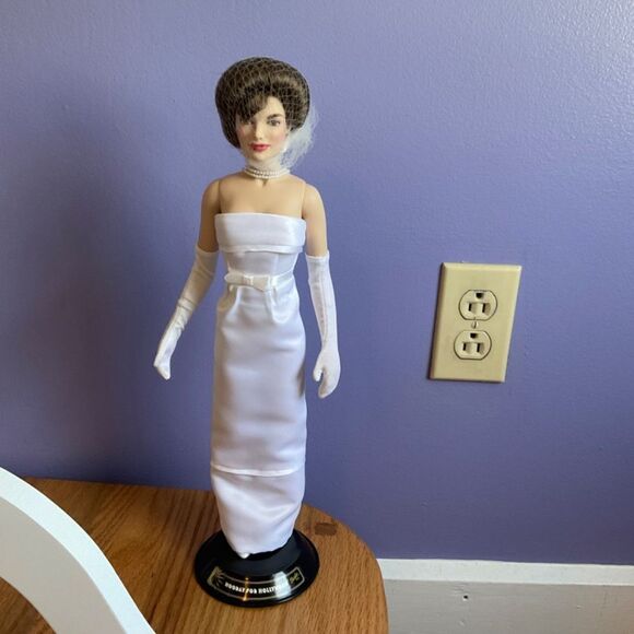 Franklin Mint Jackie Portrait Doll - Picture 7 of 8